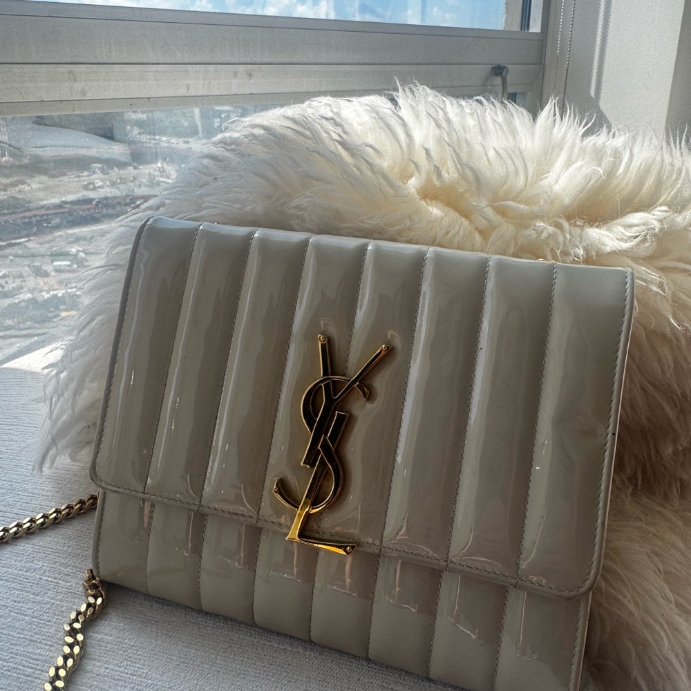 Yves Saint Laurent Glossy Cream Crossbody Bag - Picture 10 of 14